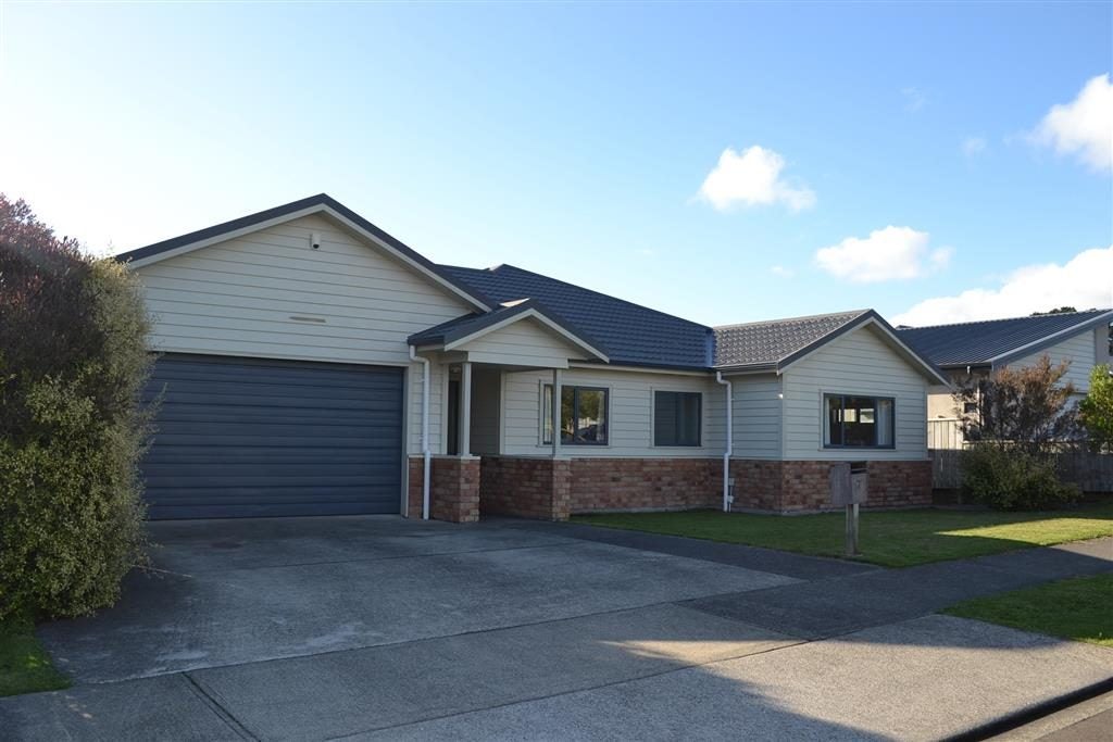 7 Greenstone Place, Aotea, Porirua - Carousel 2