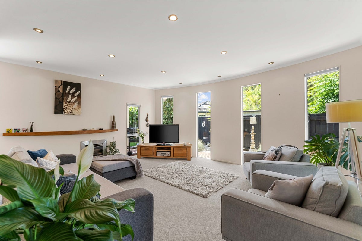 16 Bucklands Crescent, Papamoa Beach, Papamoa - Carousel 1