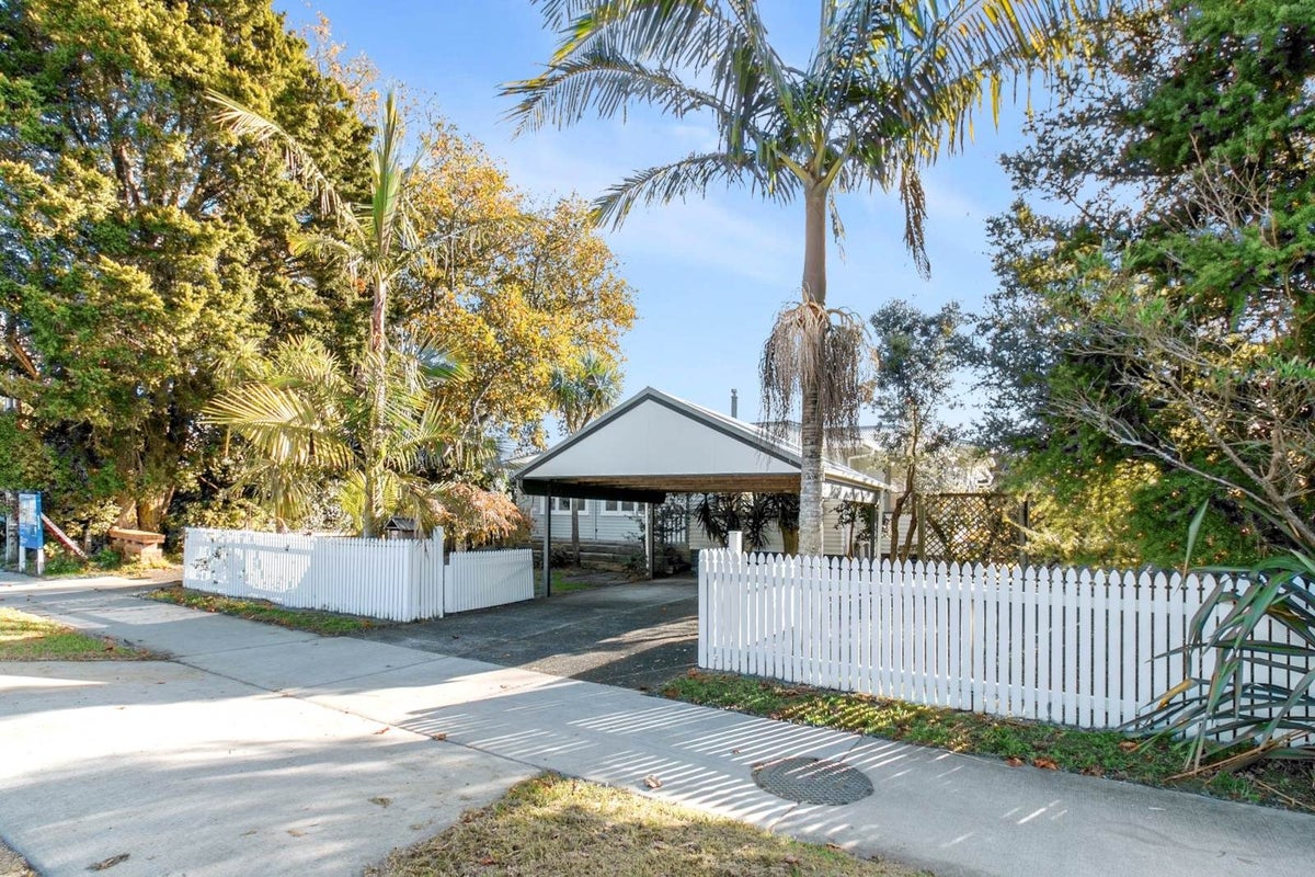 65 Matipo Road, Te Atatu Peninsula, Auckland - Carousel 2