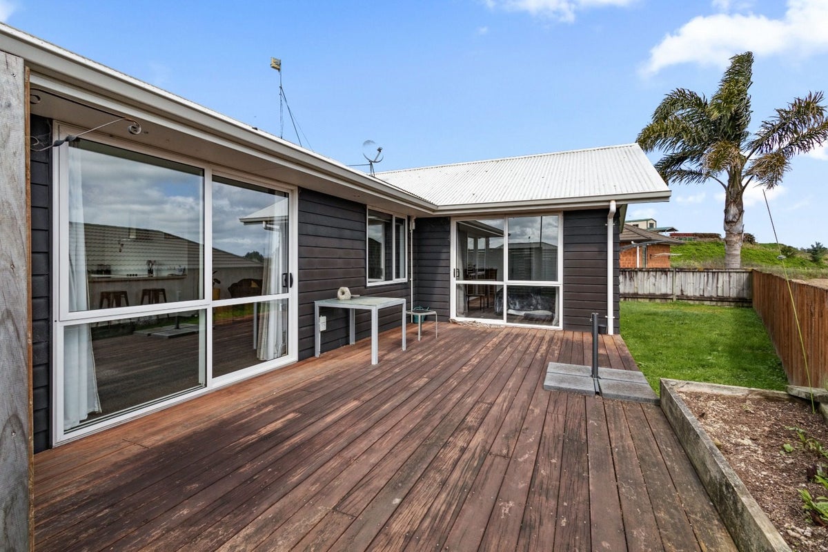 23 Alpers Ridge, Leamington, Cambridge - Carousel 17
