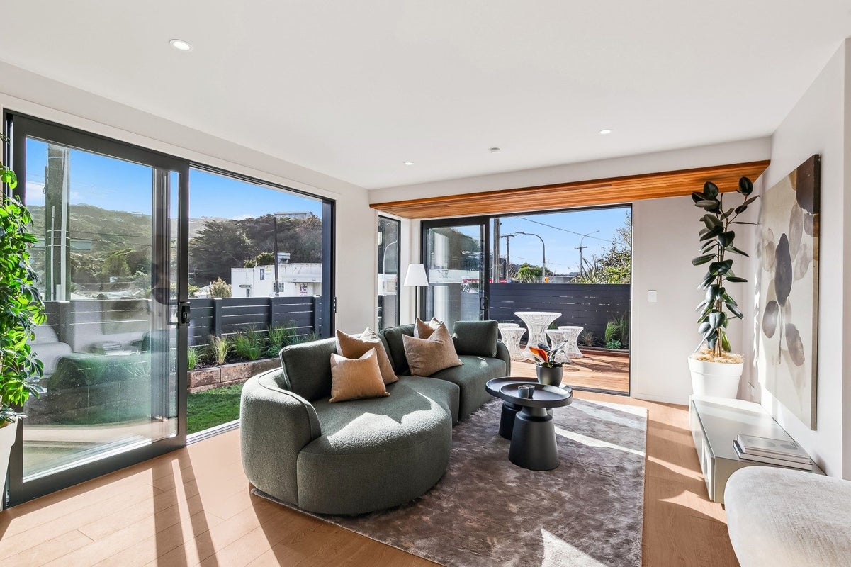 365B Karori Road, Karori, Wellington - Carousel 1