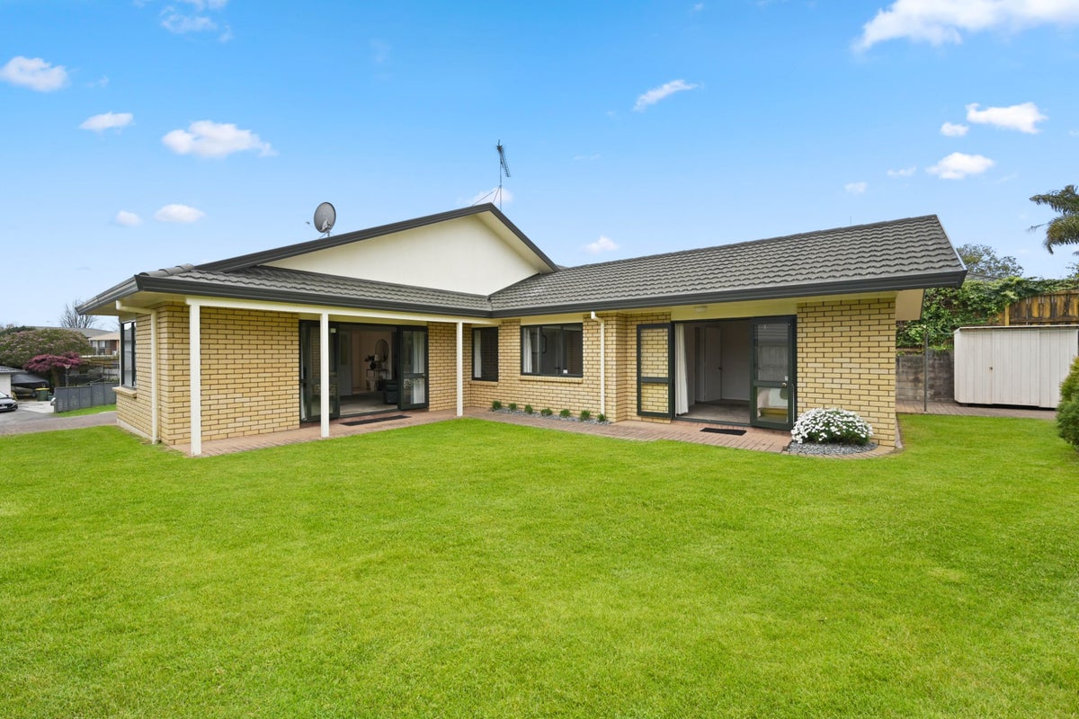 3 Sunny Dale, Western Heights, Hamilton - Carousel 1