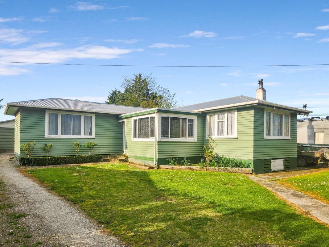 10 Atkins Street, Gisborne - Carousel 26