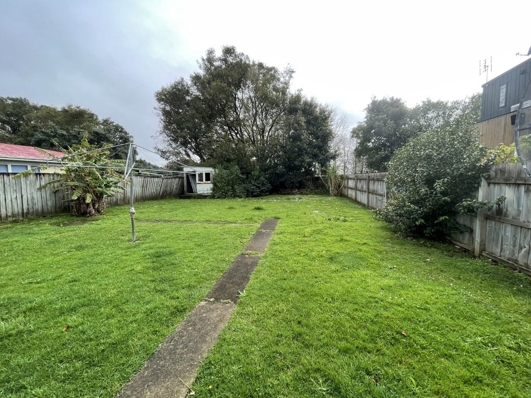 37 Miro Street, New Lynn, Auckland - Carousel 11