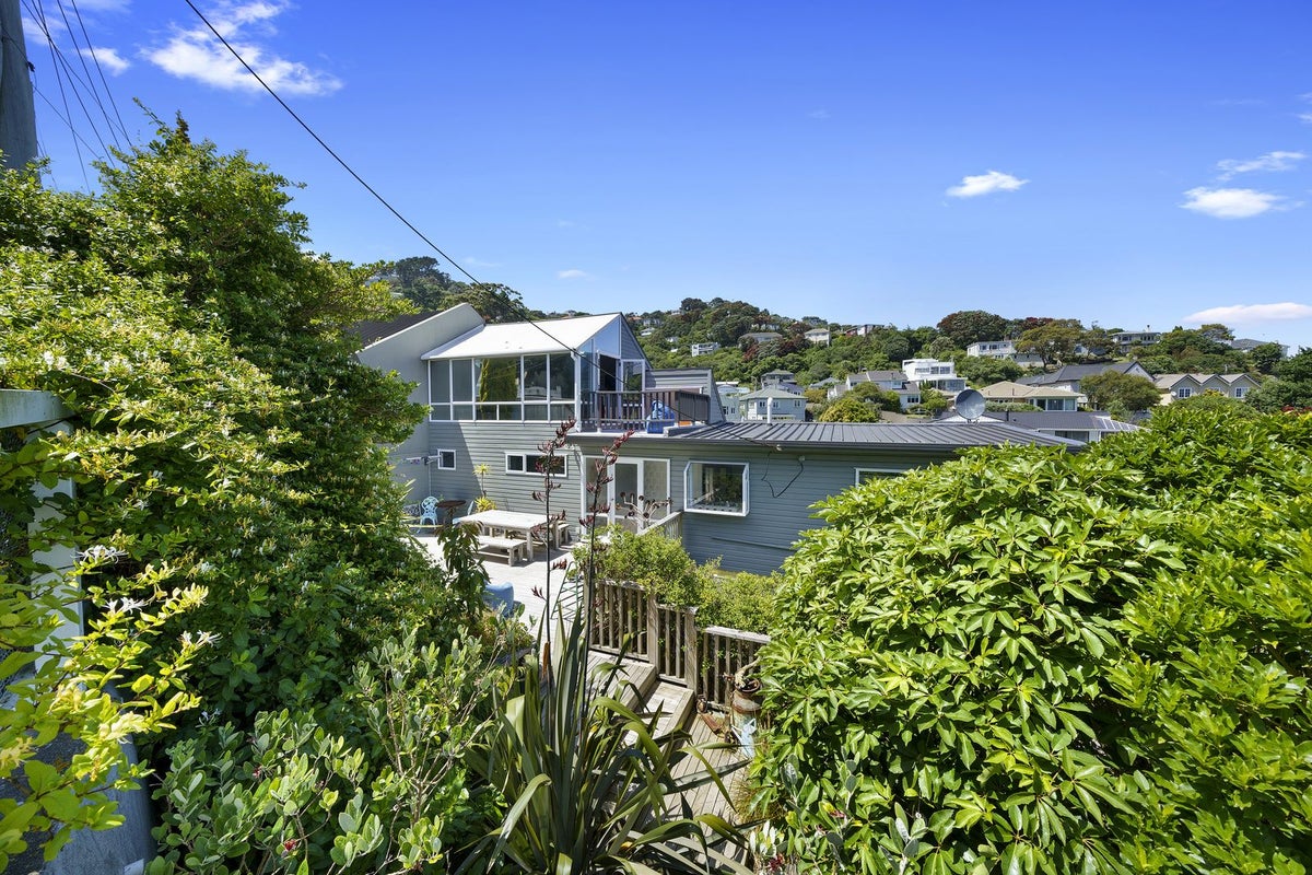 2B Cherry Grove, Strathmore Park, Wellington - Carousel 1