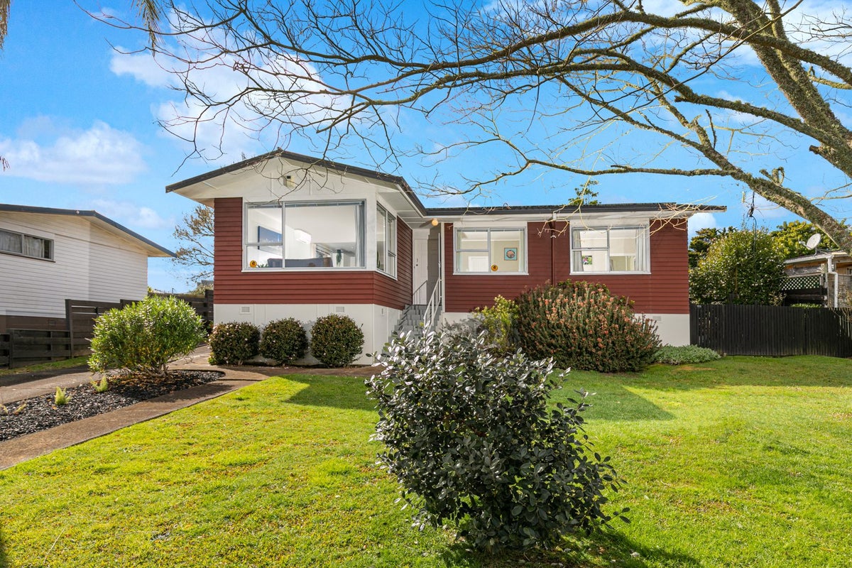 36 Chilcott Road, Henderson, Auckland - Carousel 1