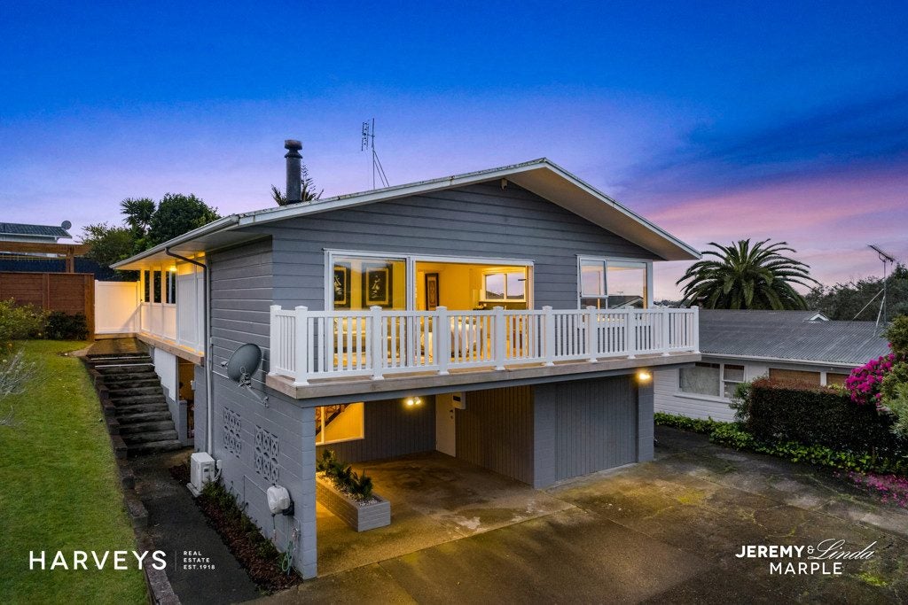 21 Nandana Drive, Glen Eden, Auckland - Carousel 1