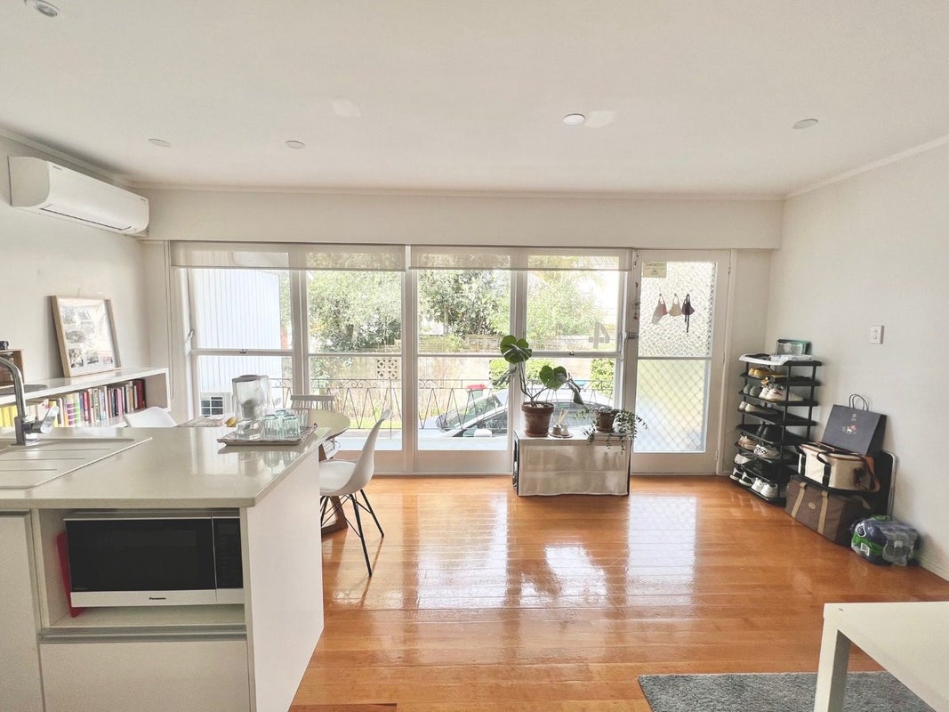 4/8 Tawera Road, Greenlane, Auckland - Carousel 2