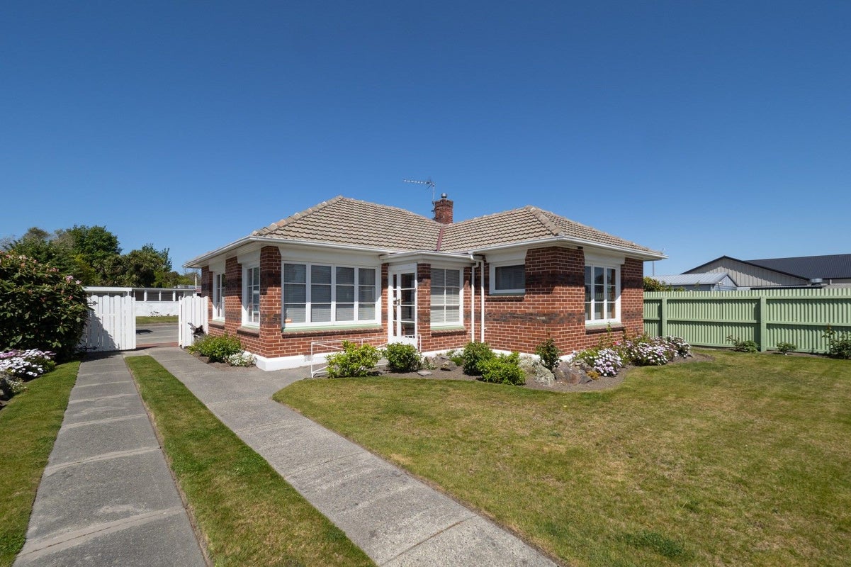 8 Bridge Street, Netherby, Ashburton - Carousel 1