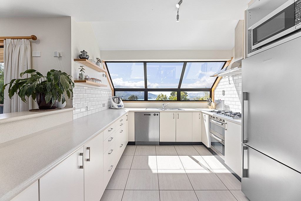 2 Lachie Griffen Rise, Governors Bay, Lyttelton - Carousel 2