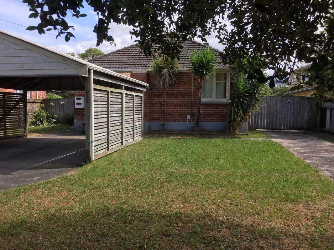 40 Wattle Street, New Lynn, Auckland - Carousel 1