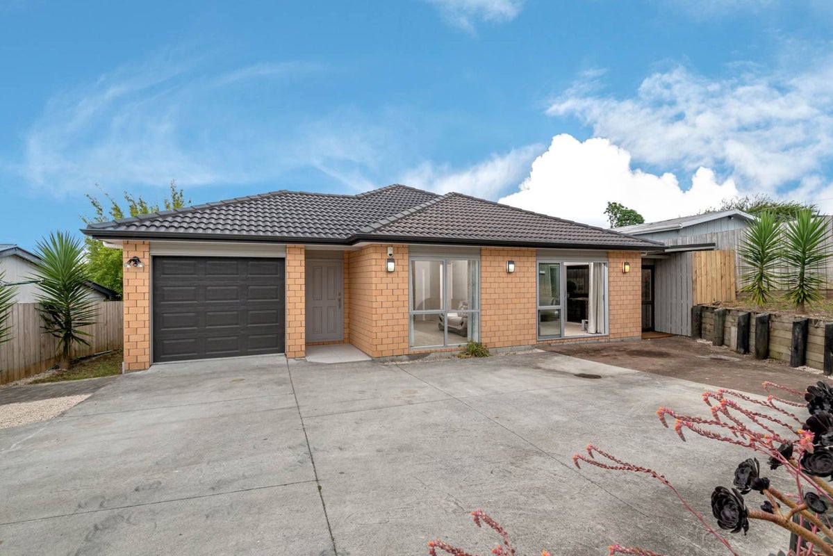 7A Donovan Avenue, Massey, Auckland - Carousel 1