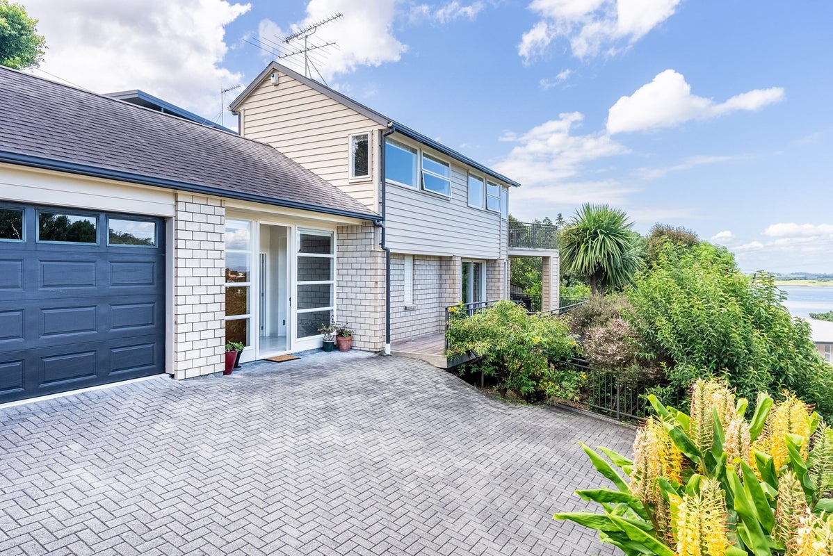 65 Frederick Street, Hillsborough, Auckland - Carousel 1