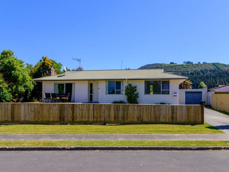 8 Luke Place, Fairy Springs, Rotorua - Carousel 1