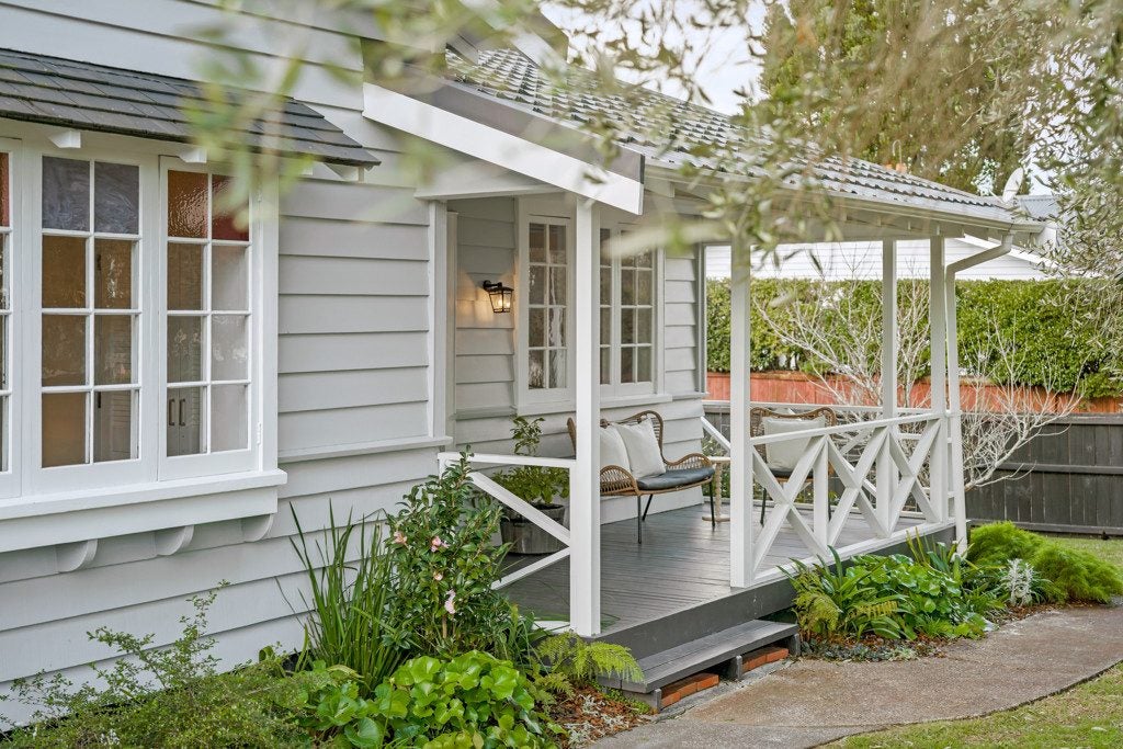 5 Rewa Street, New Lynn, Auckland - Carousel 1