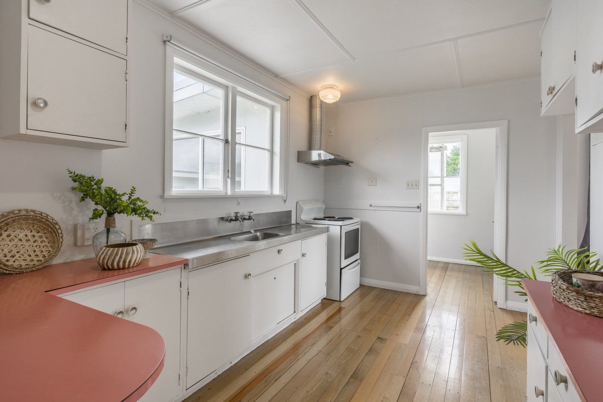 1 Huia Road, Raumati Beach, Paraparaumu - Carousel 2