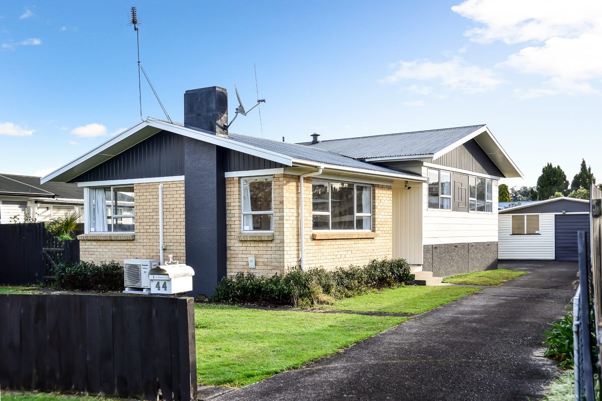 44 Dalton Crescent, Dinsdale, Hamilton - Carousel 1