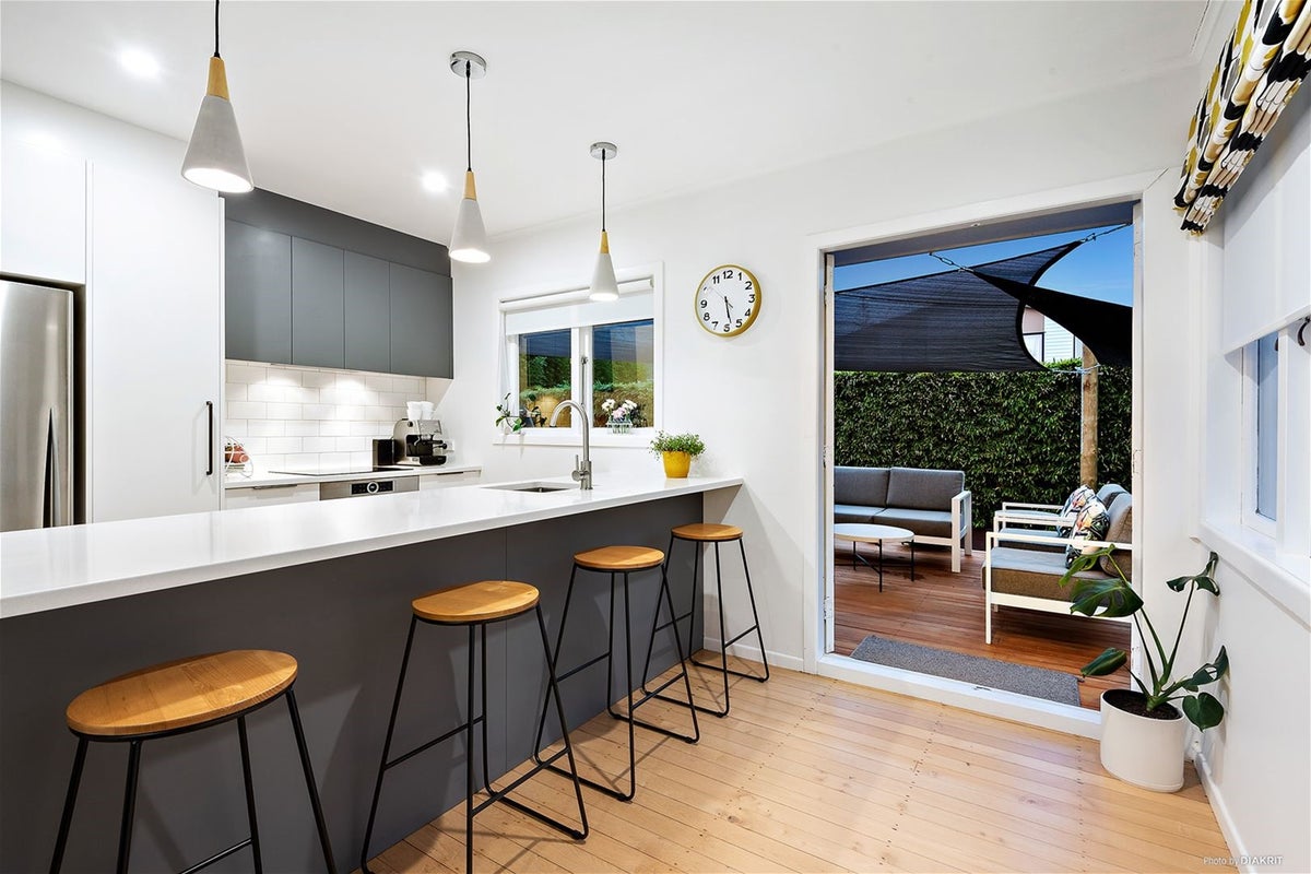 82 Kervil Avenue, Te Atatu Peninsula, Auckland - Carousel 2