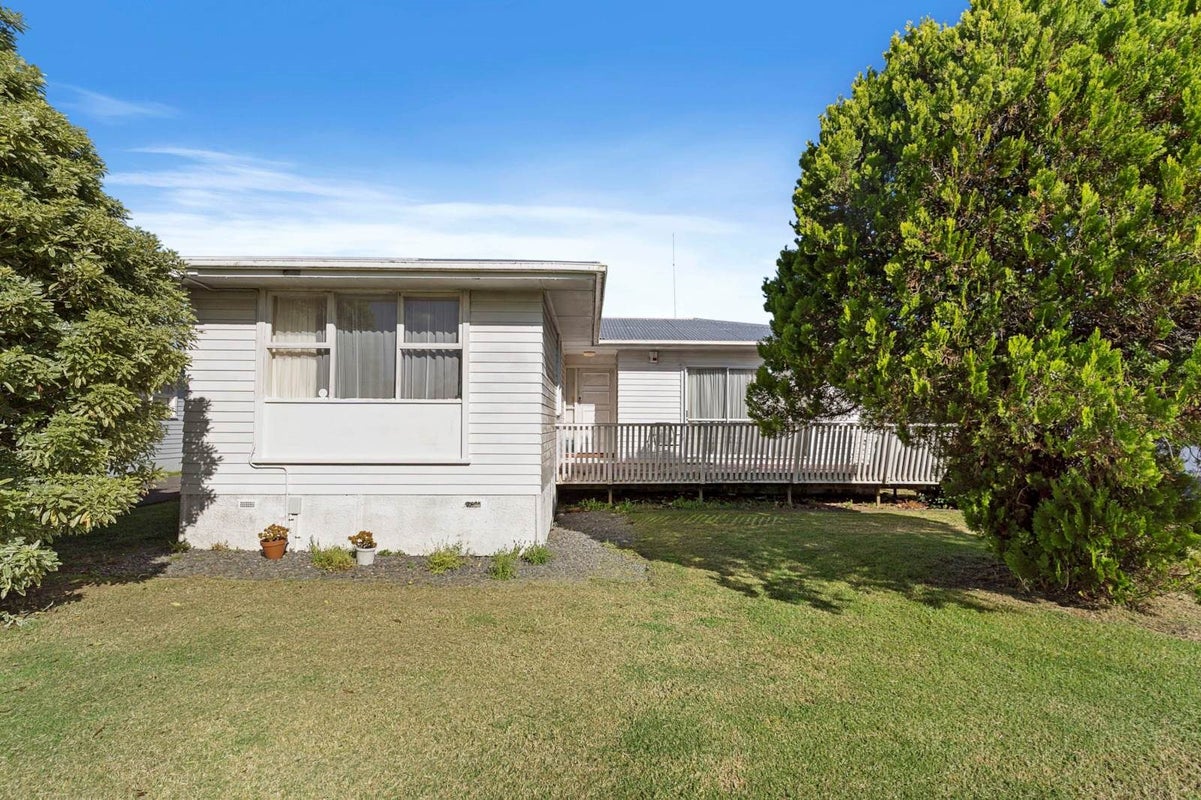 37 Gossamer Drive, Pakuranga Heights, Auckland - Carousel 1