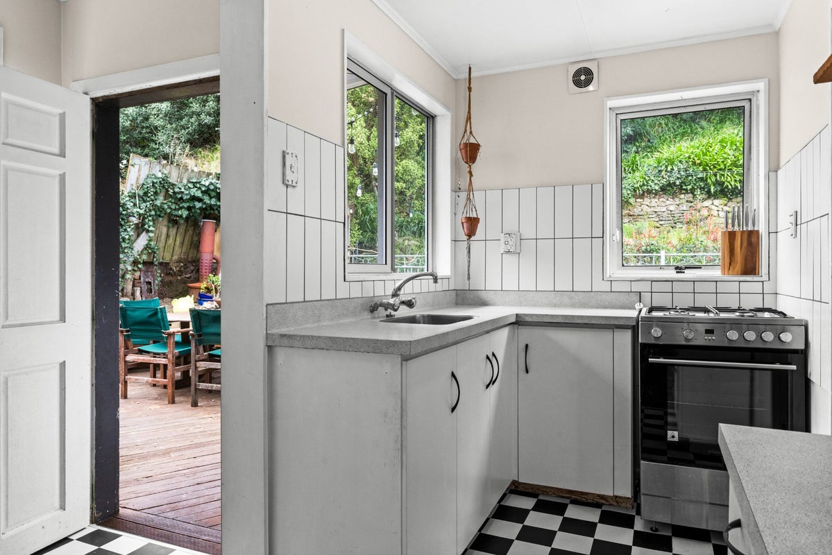 9 Chaucer Road South, Hospital Hill, Napier, Hawke's Bay - Carousel 2