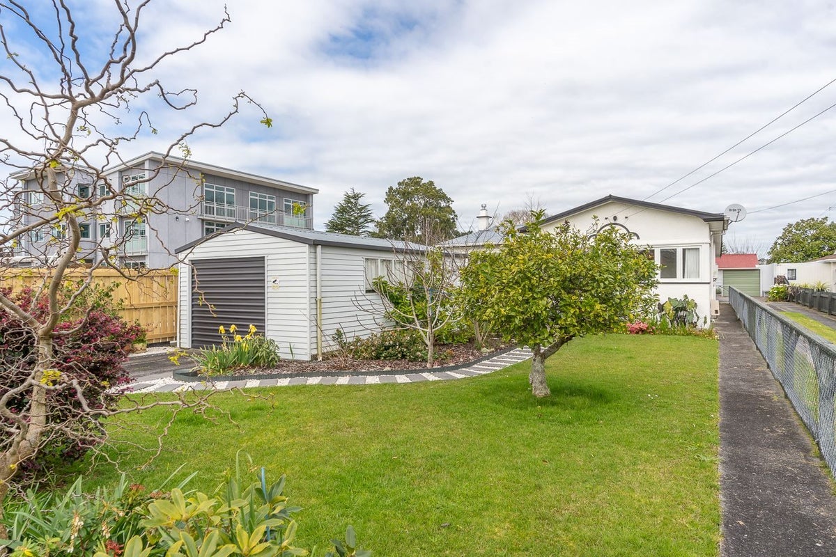 12 Frances Street, Hamilton East, Hamilton - Carousel 22