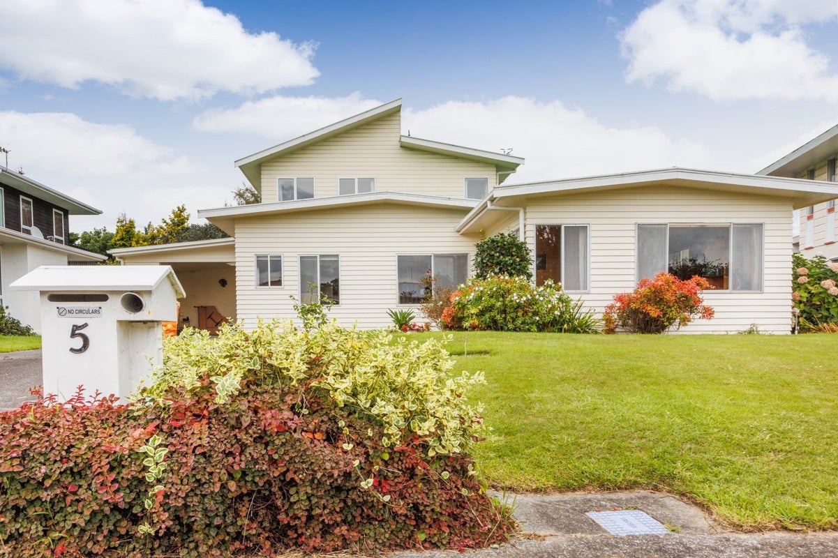 5 Anaru Place, Awapuni, Palmerston North - Carousel 35