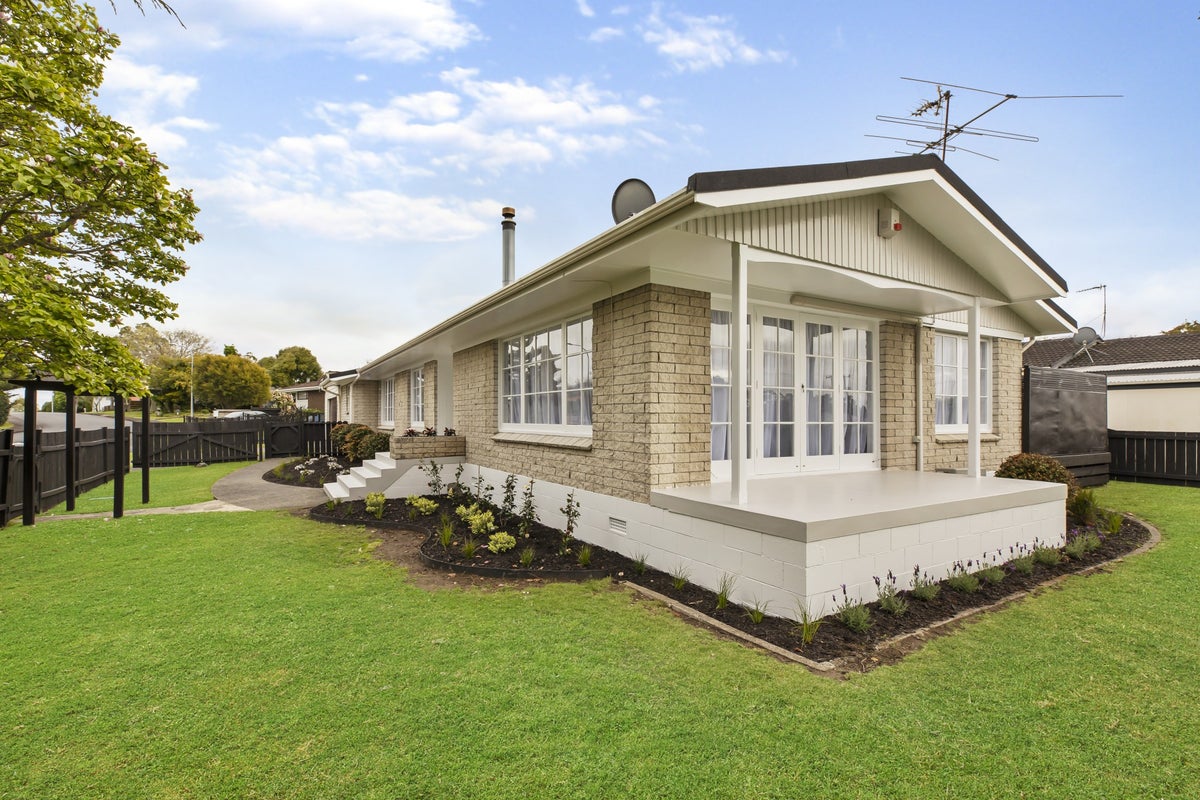 1 Sunnypark Avenue, Rosehill, Papakura - Carousel 2