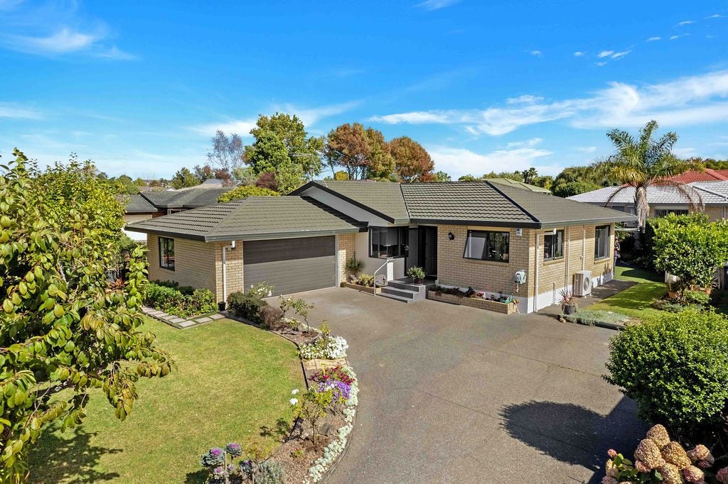 45 Merlot Heights, Huapai, Kumeu - Carousel 1