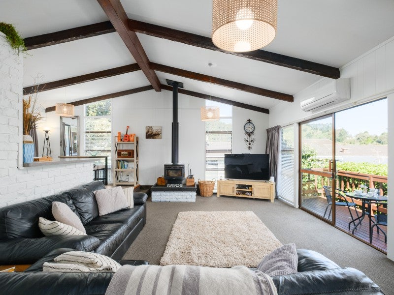 9 Forest Park Lane, Whataupoko, Gisborne - Carousel 1