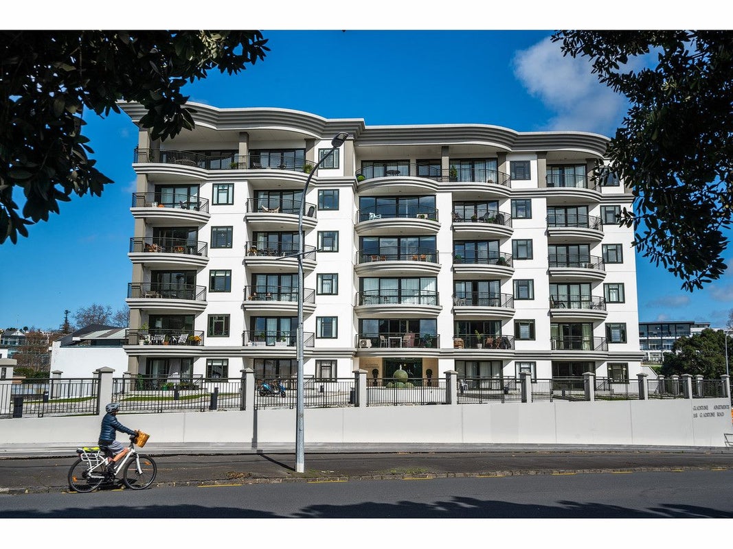 2E/118 Gladstone Road, Parnell, Auckland - Carousel 12