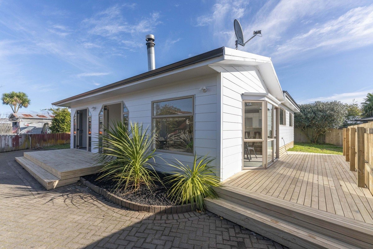 2/4 Elizabeth Street, Tauhara, Taupo, Waikato - Carousel 1
