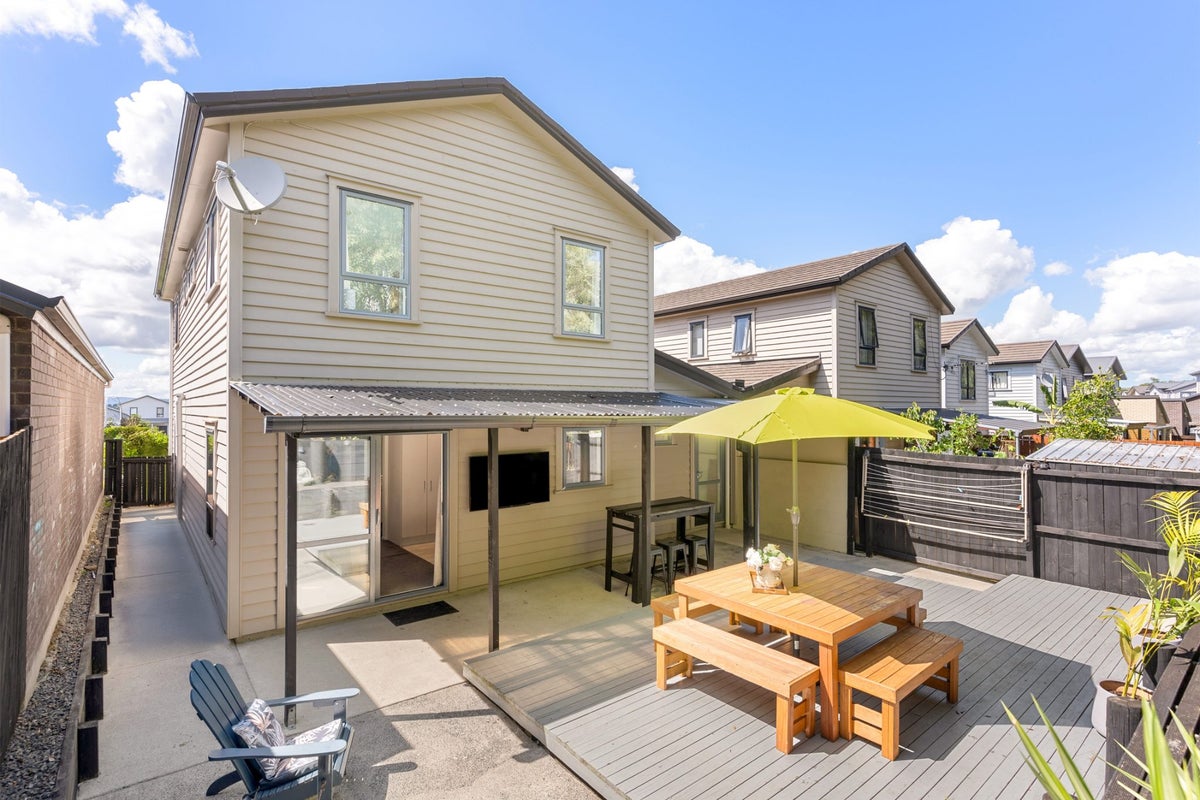 14 Taiaapure Street, Weymouth, Auckland - Carousel 1