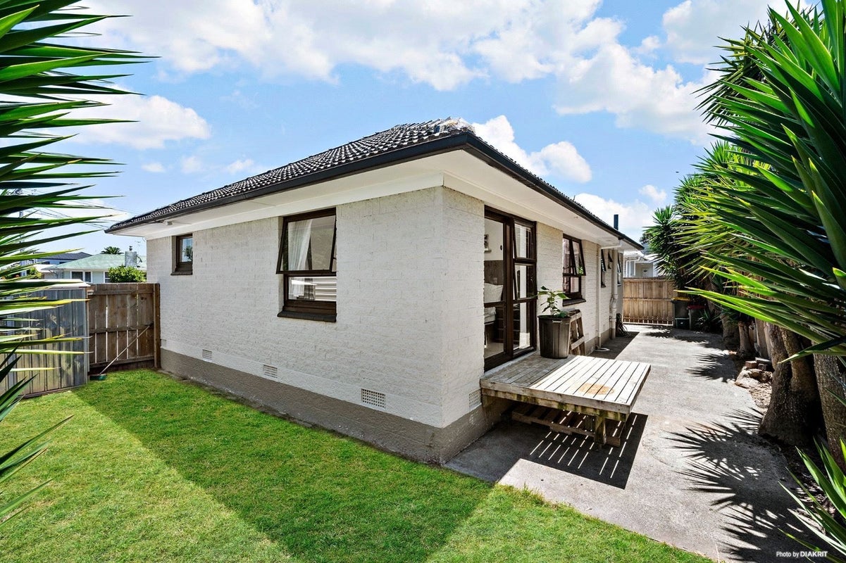 18 Rollerson Street, Papakura, Papakura - Carousel 13
