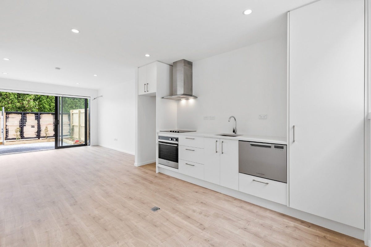 3/12 Tawa Road, Te Atatu Peninsula, Auckland - Carousel 2