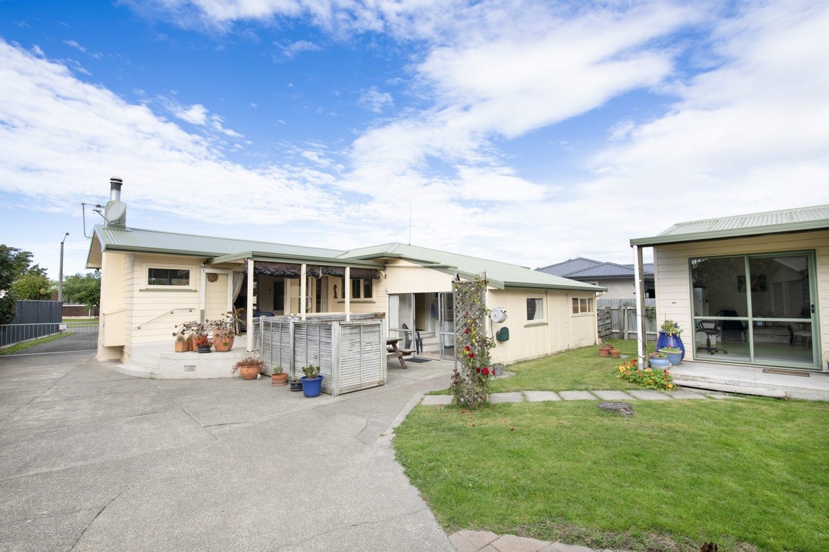 8 Magdalen Crescent, Pirimai, Napier - Carousel 2