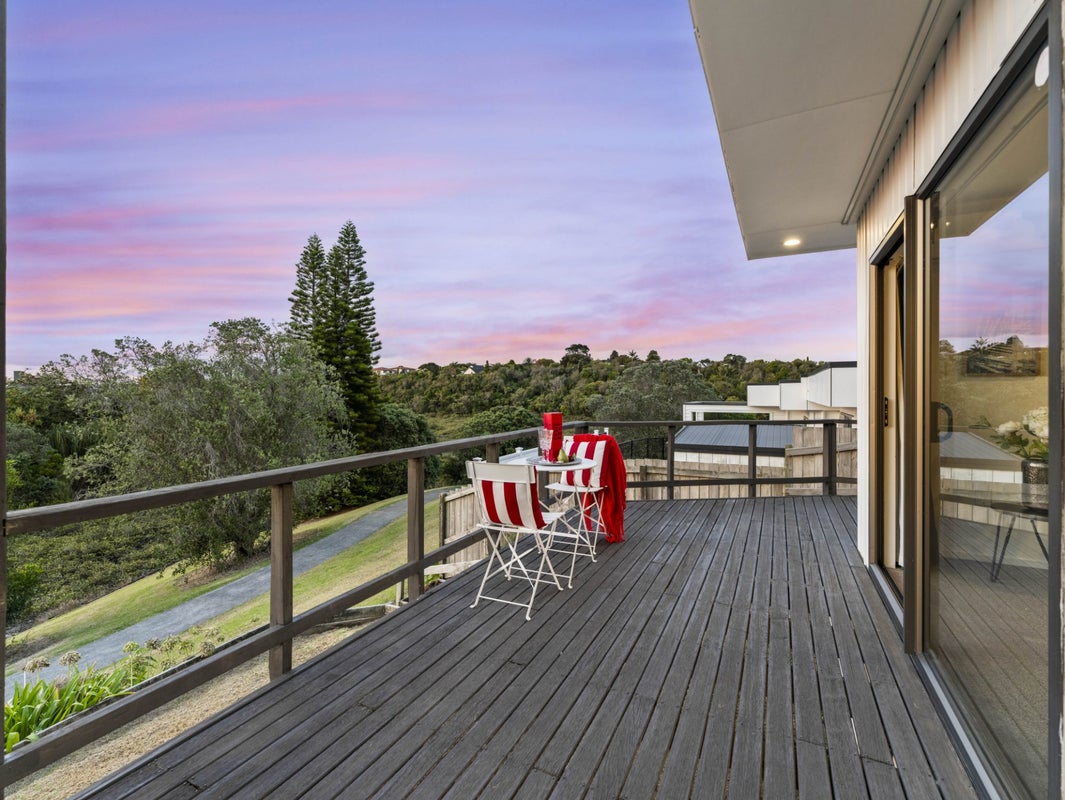 3/13 Estelle Place, Farm Cove, Auckland - Carousel 1