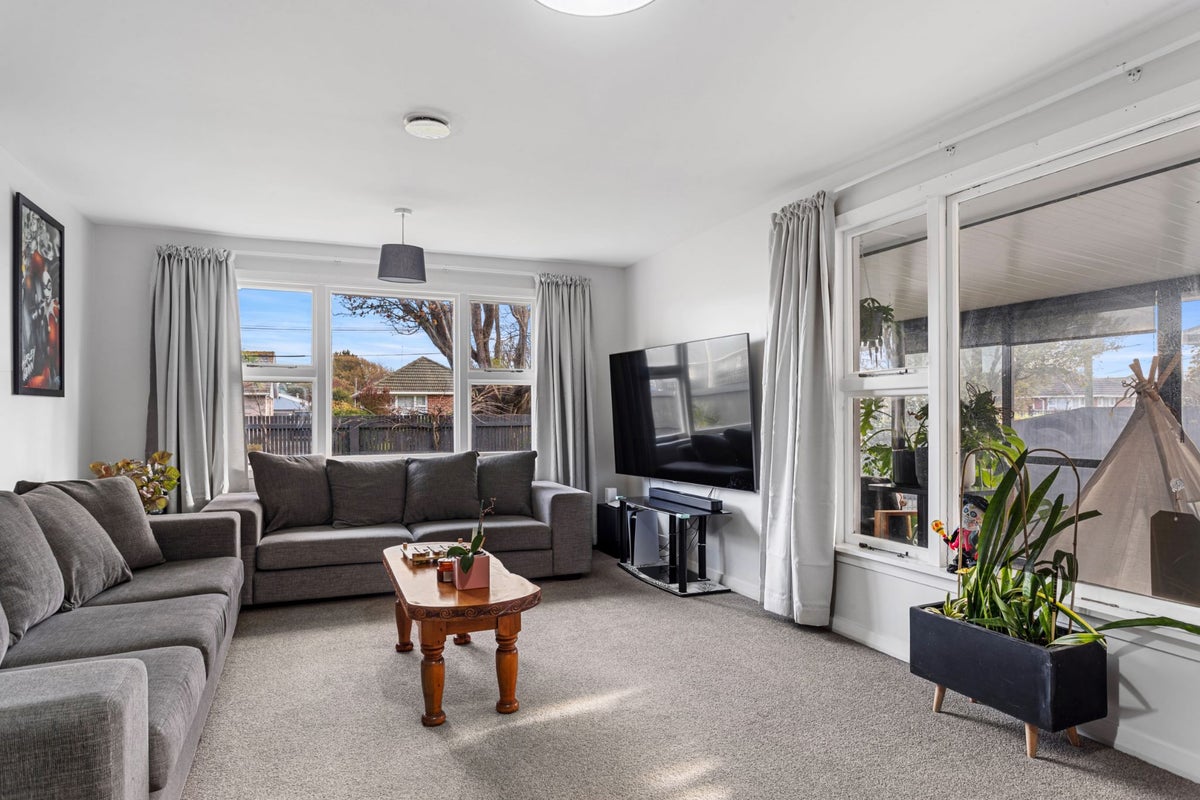 8 Tenby Place, Avondale, Christchurch - Carousel 2
