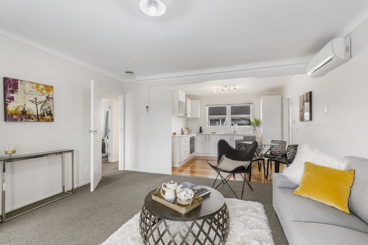 2/2 Allen Avenue, Papatoetoe - Carousel 2