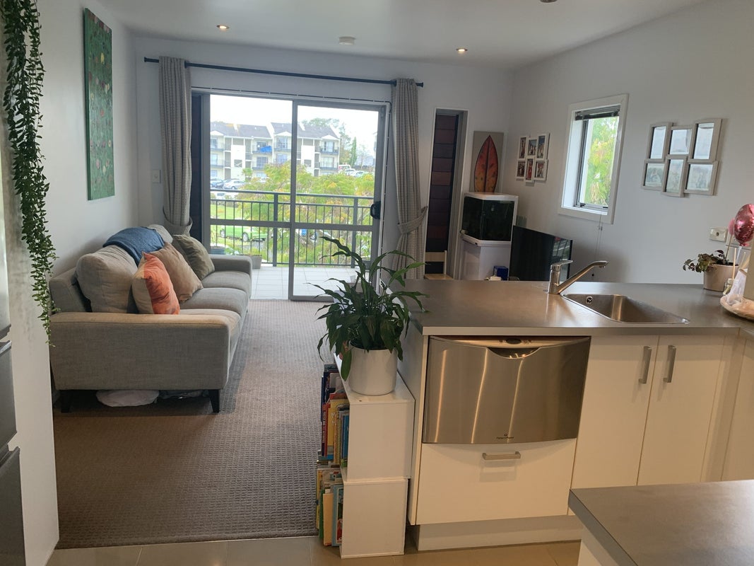 1E/71 Spencer Road, Oteha, Auckland - Carousel 2