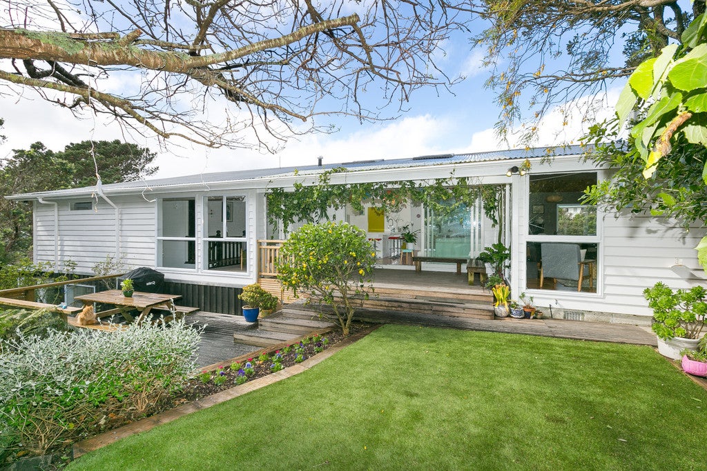 2 Setsan Way, Ngaio, Wellington - Carousel 1