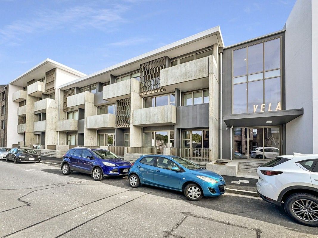 103/2 Campbell Terrace, Petone, Lower Hutt - Carousel 13