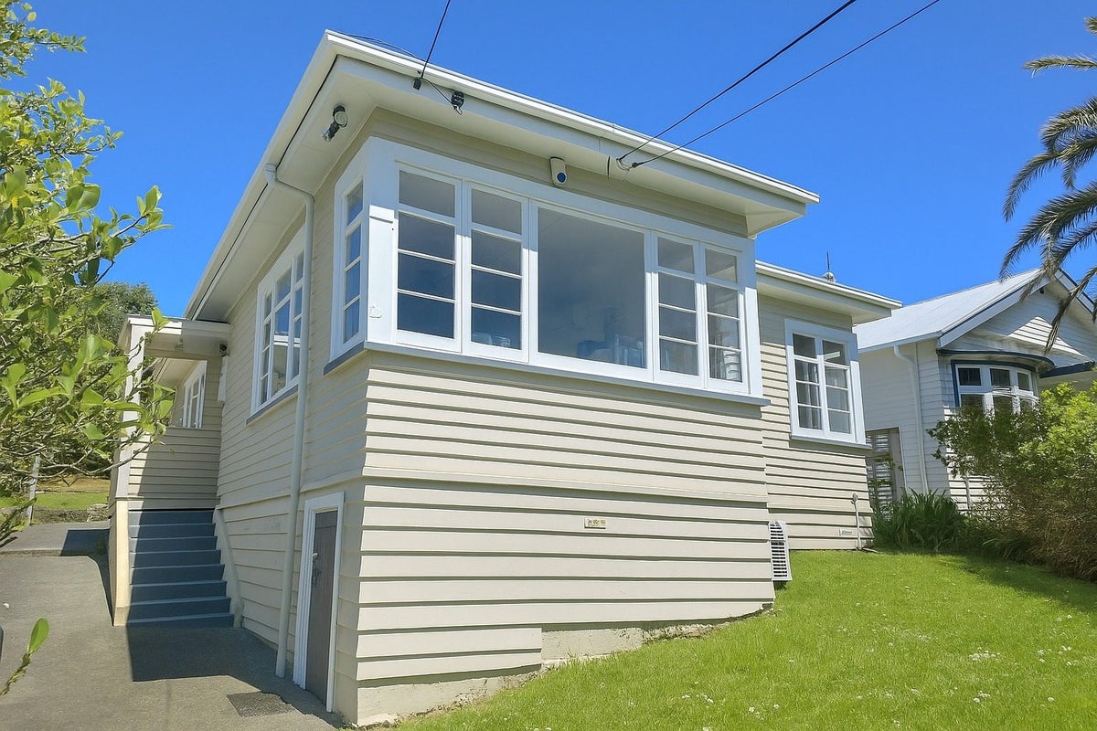 18 Akatea Street, Berhampore, Wellington - Carousel 1