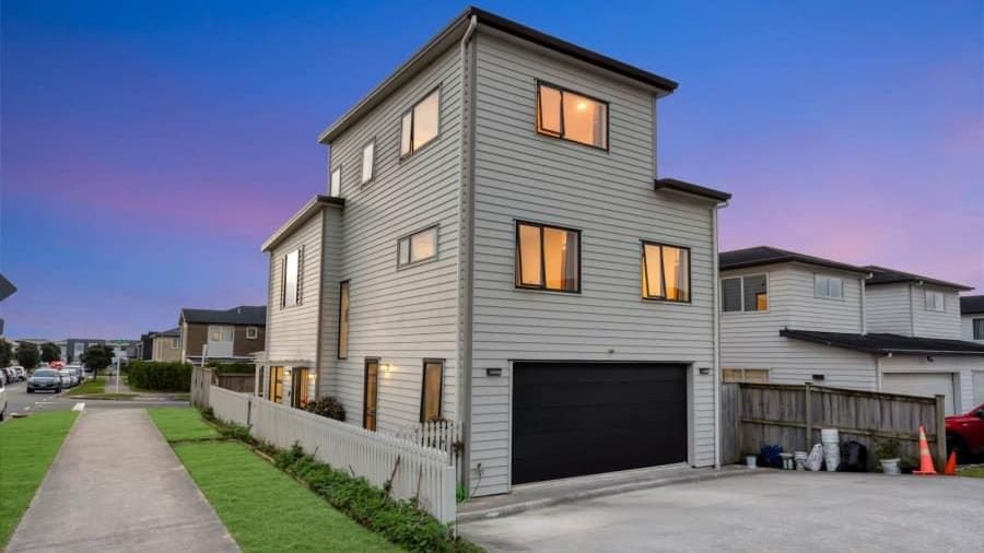 18 Calcite Avenue, Flat Bush, Auckland - Carousel 1