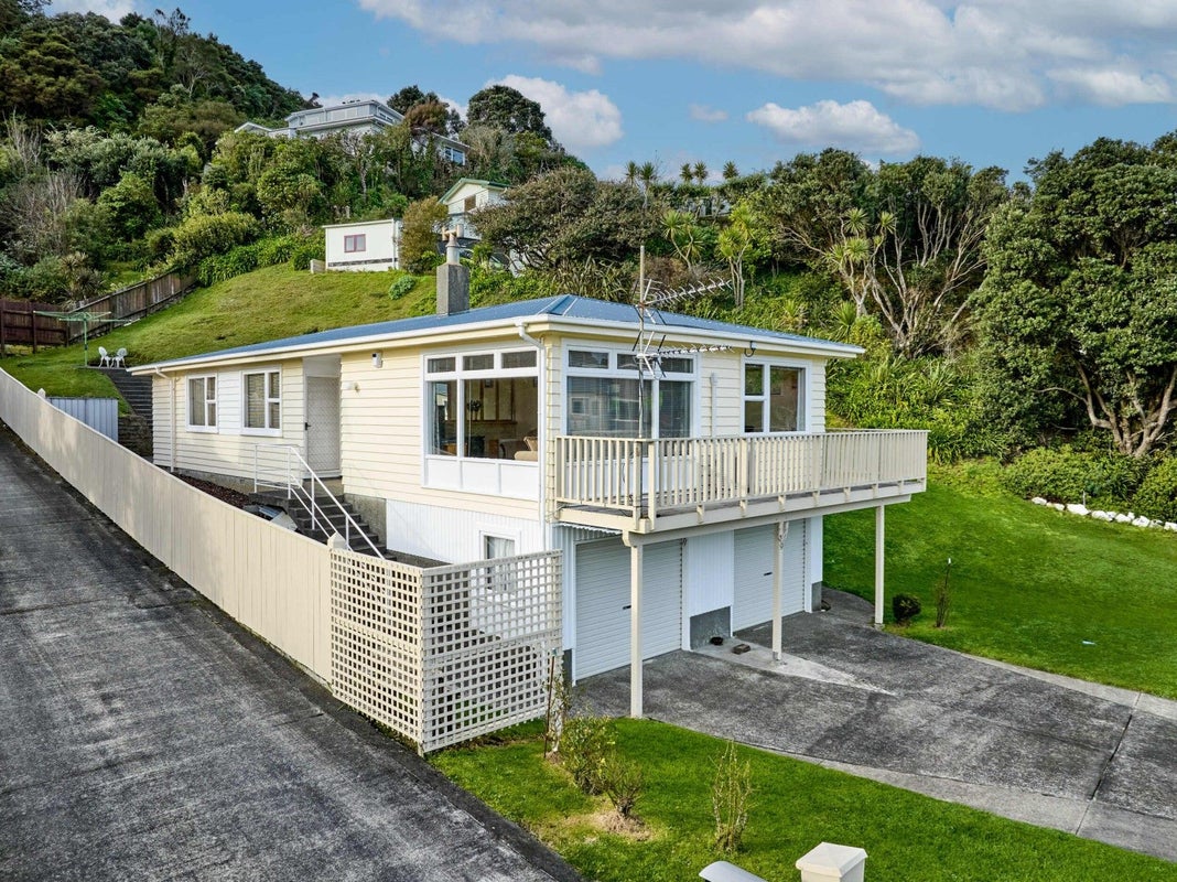 9 Acheron Road, Paremata, Porirua - Carousel 1