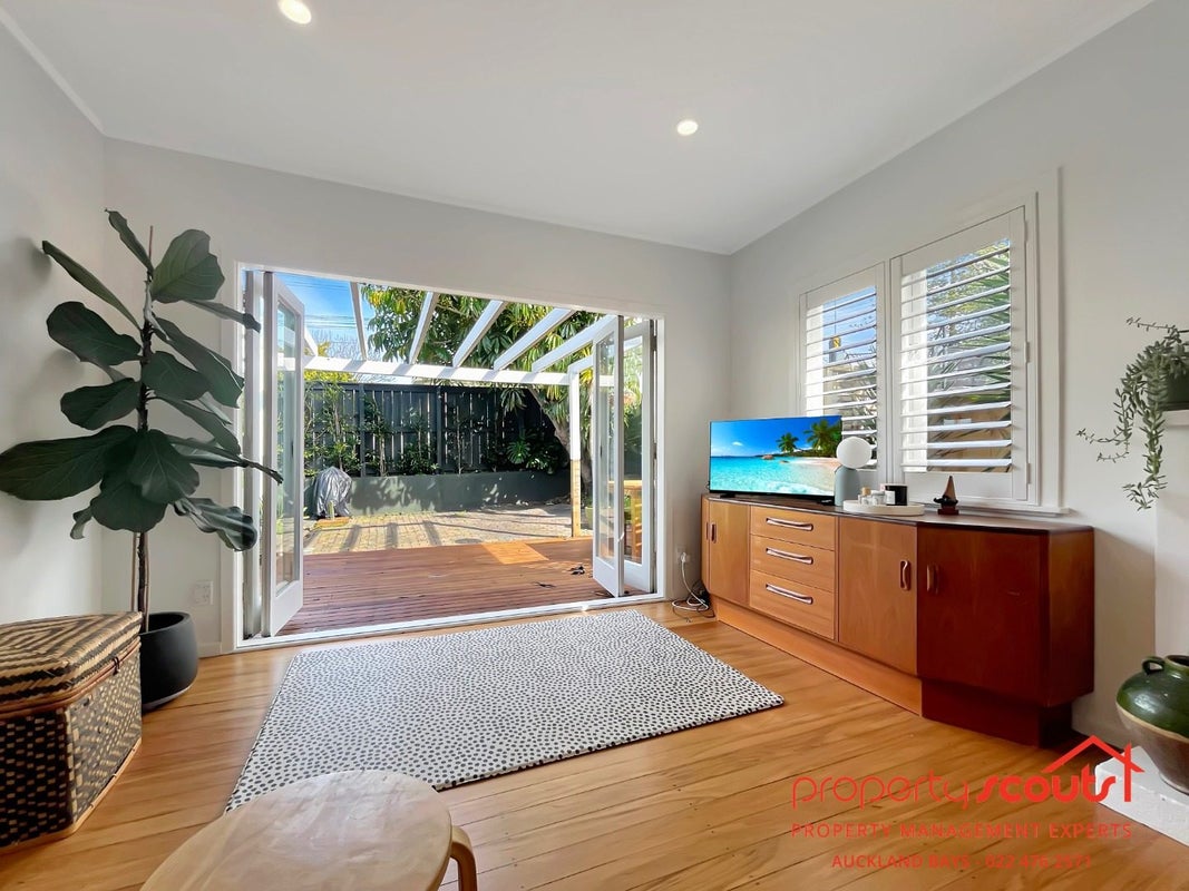 1/7 Raleigh Rd, Northcote, Auckland - Carousel 2