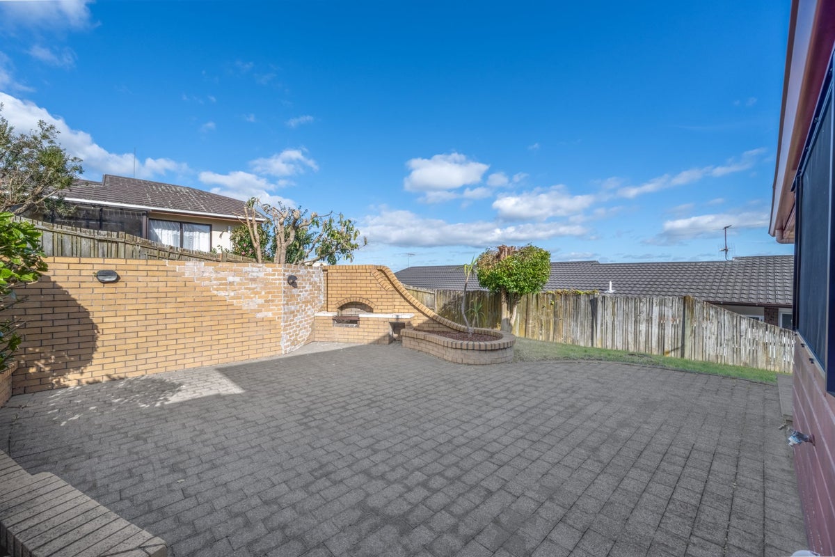 86 Dalwhinnie Parade, Highland Park, Auckland - Carousel 24