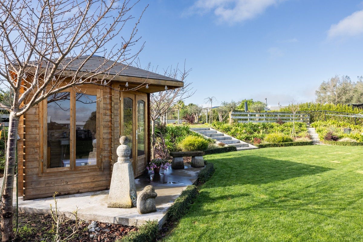 3 Cape Grove, Haumoana, Hastings - Carousel 2