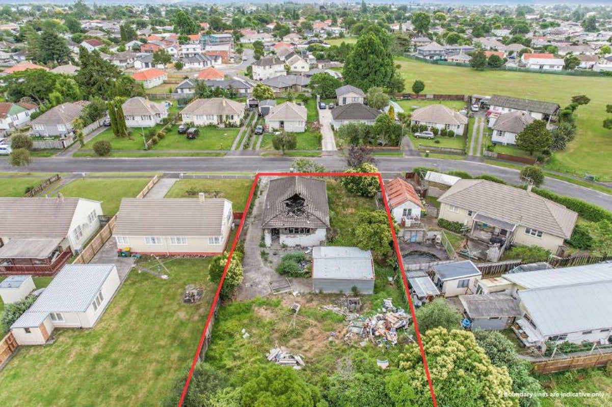 24 Paul Crescent, Fairfield, Hamilton - Carousel 1