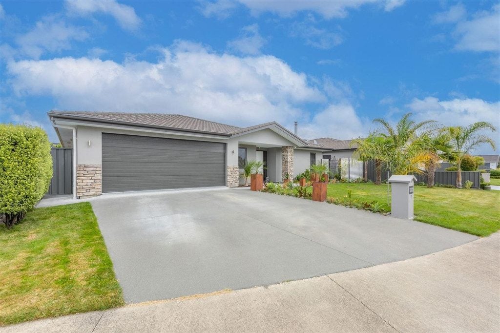 12 Waitaki Way, Poraiti, Napier - Carousel 1