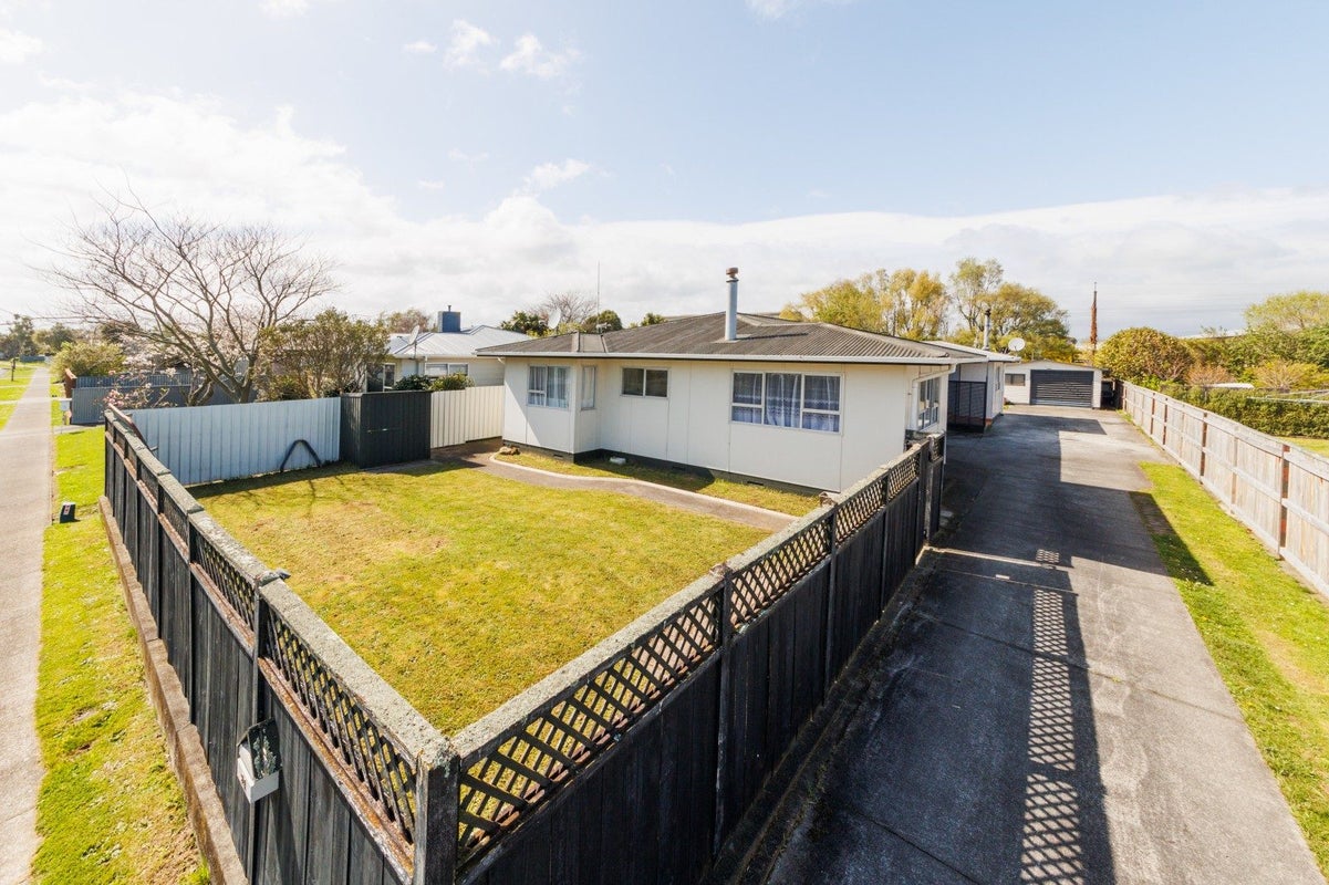 34 Geraldine Crescent, Cloverlea, Palmerston North - Carousel 1
